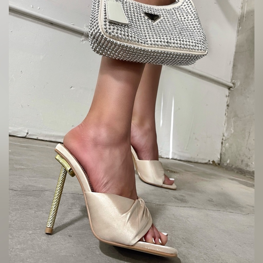Elegant Cream & Gold Satin Padded Twist Heels